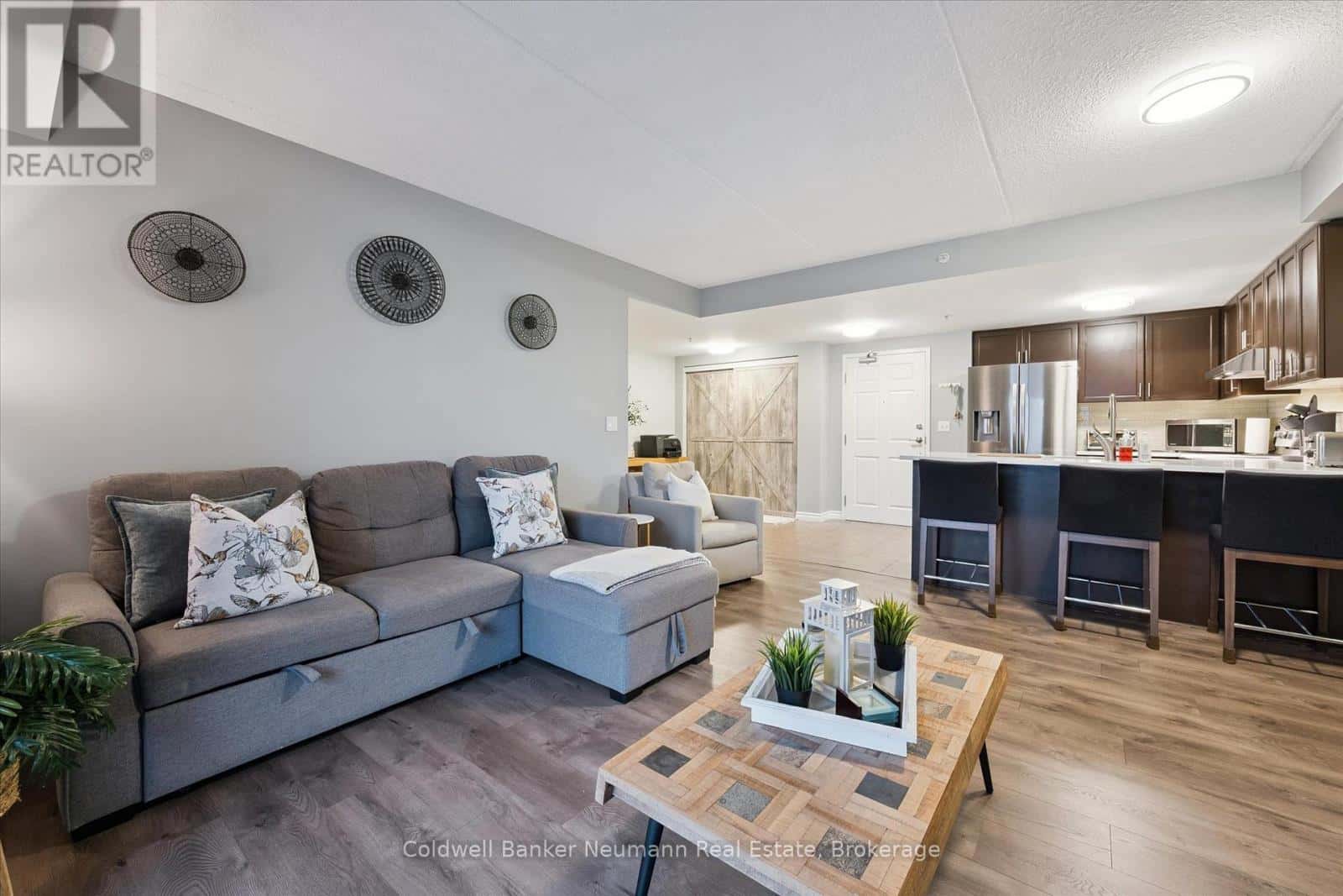 109 - 19 WATERFORD DRIVE — Guelph (Pineridge/Westminster Woods), Ontario - Photo 3 of 23