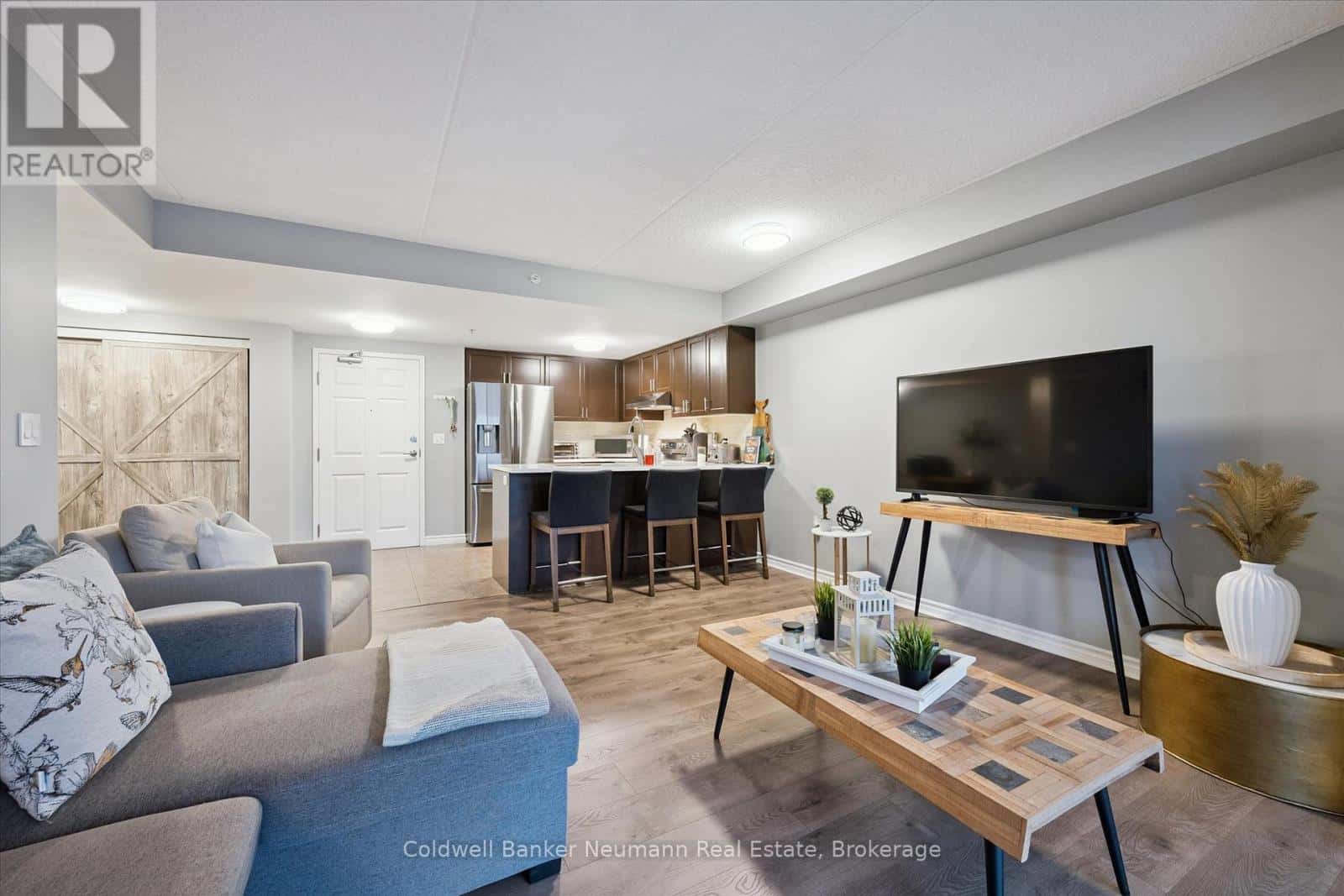 109 - 19 WATERFORD DRIVE — Guelph (Pineridge/Westminster Woods), Ontario - Photo 4 of 23