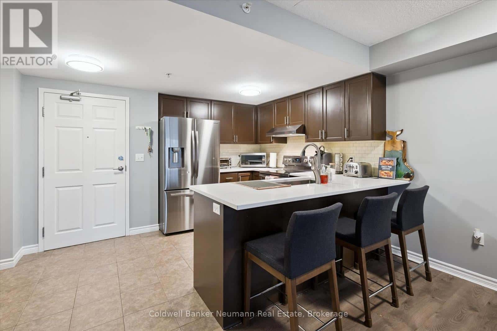 109 - 19 WATERFORD DRIVE — Guelph (Pineridge/Westminster Woods), Ontario - Photo 5 of 23