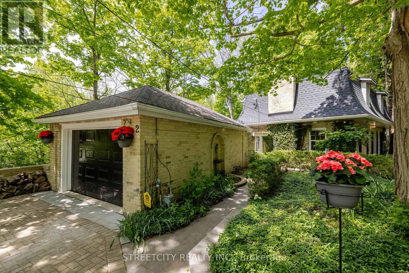 2 GROSVENOR STREET — London East (East B), Ontario - Main photo