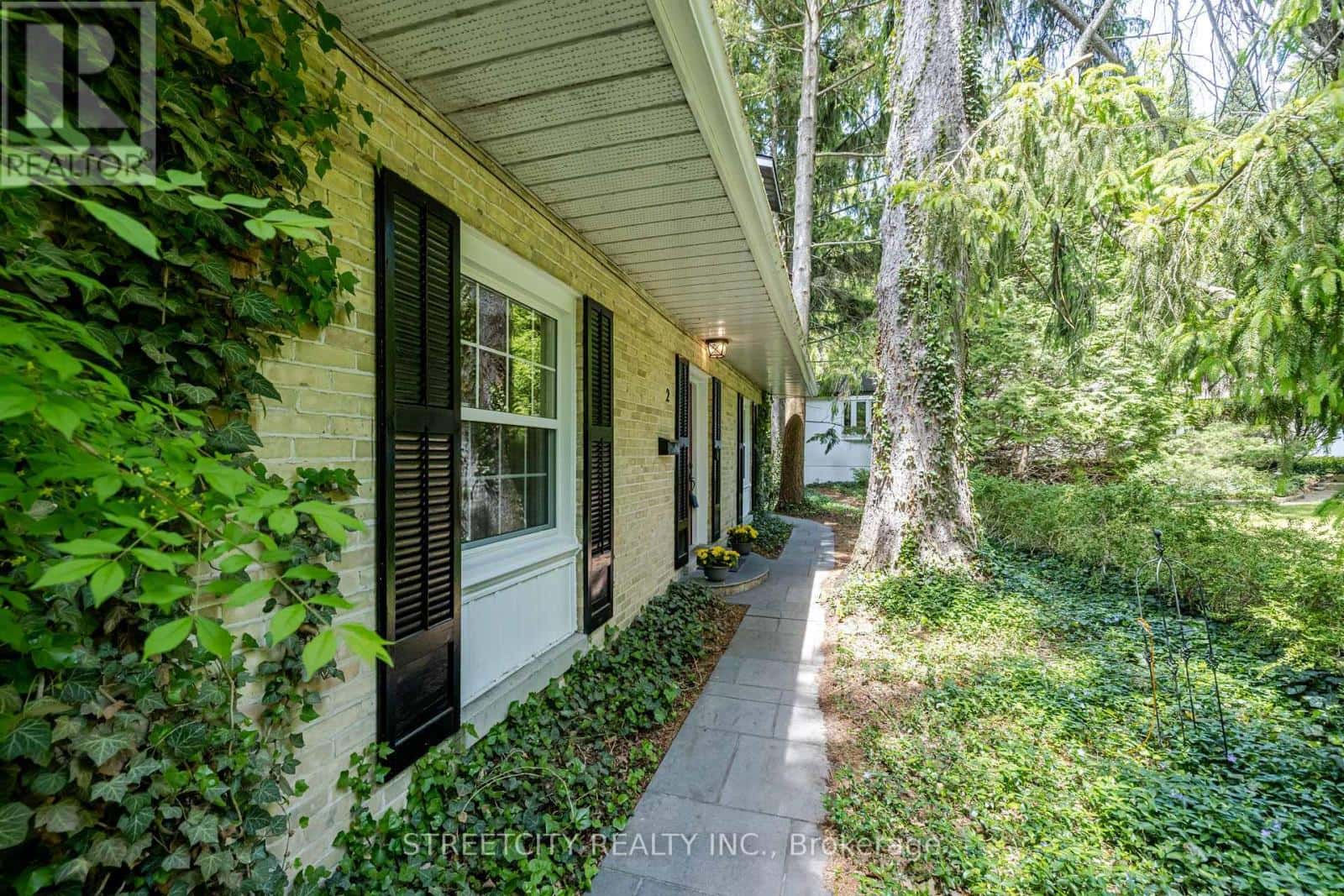 2 GROSVENOR STREET — London East (East B), Ontario - Photo 4 of 41