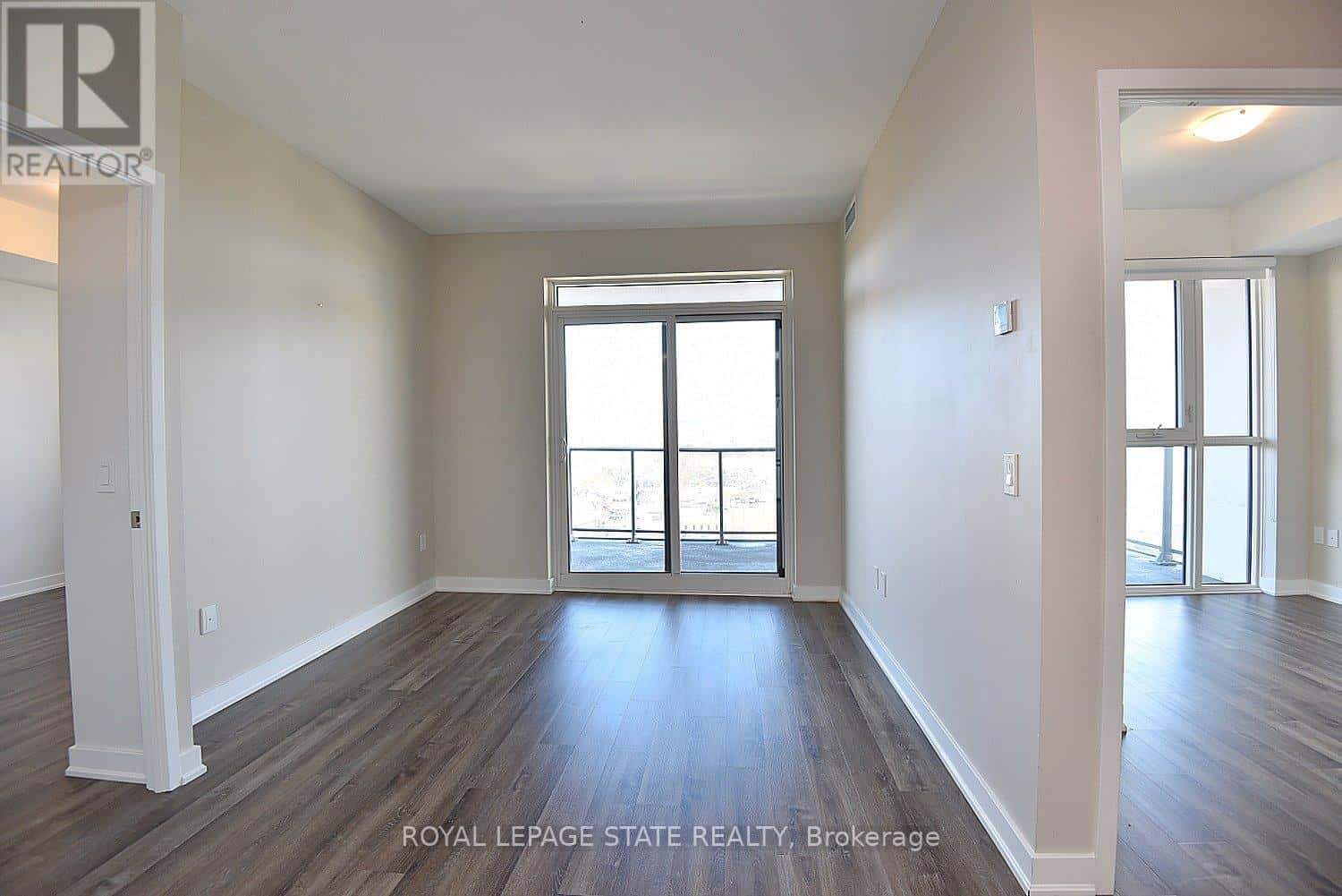 1301 - 2007 JAMES STREET — Burlington (Brant), Ontario - Photo 5 of 50