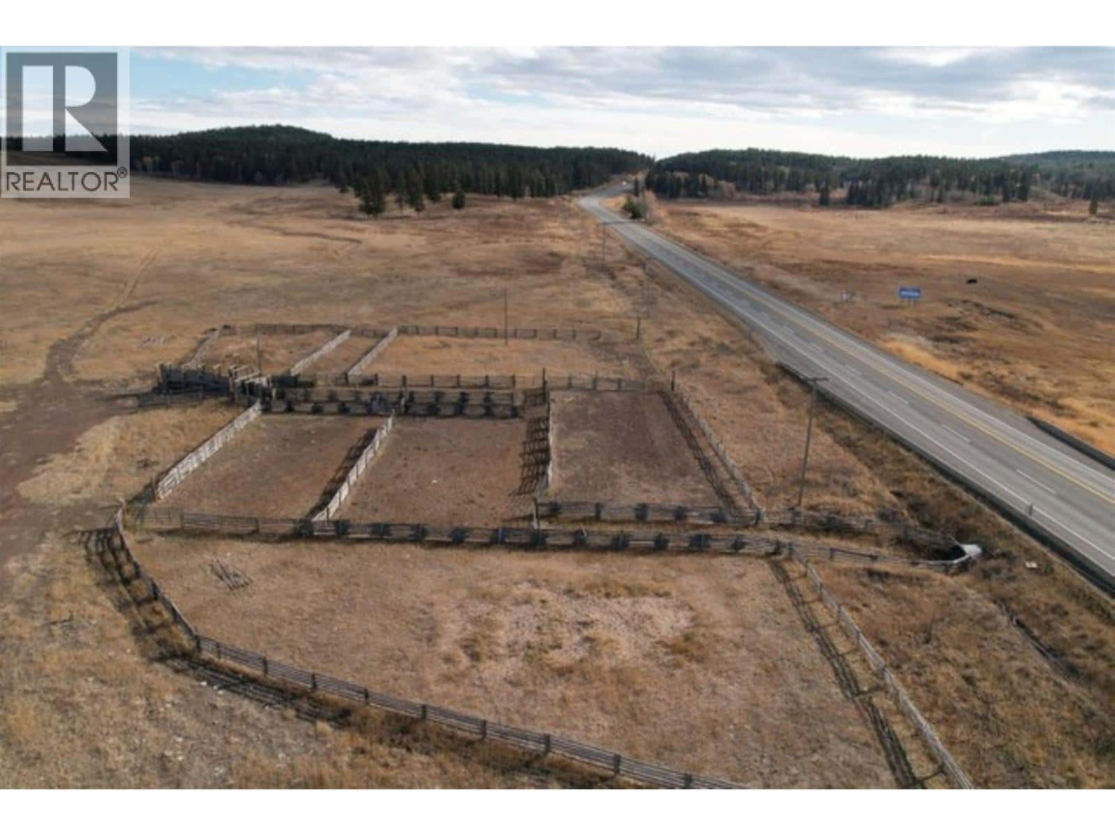 5503 BACKVALLEY ROAD — 100 Mile House, British Columbia - Photo 3 of 11