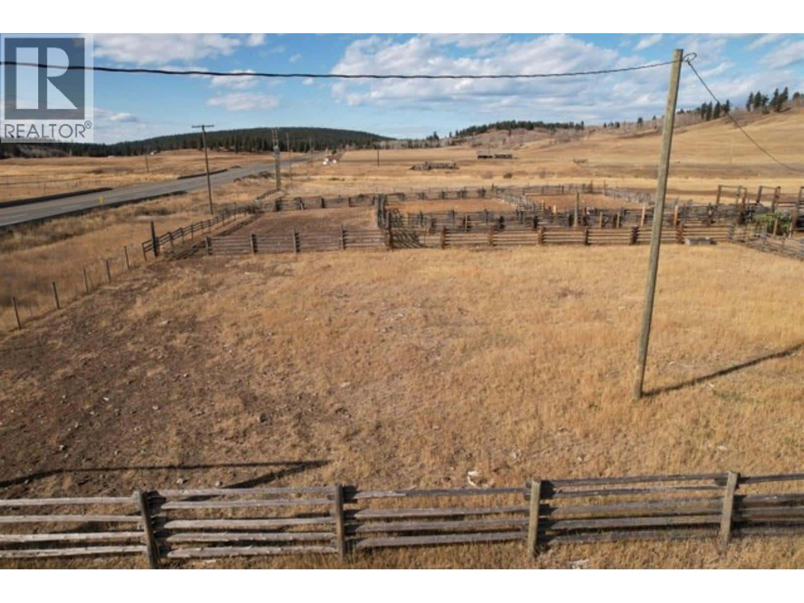 5503 BACKVALLEY ROAD — 100 Mile House, British Columbia - Photo 5 of 11