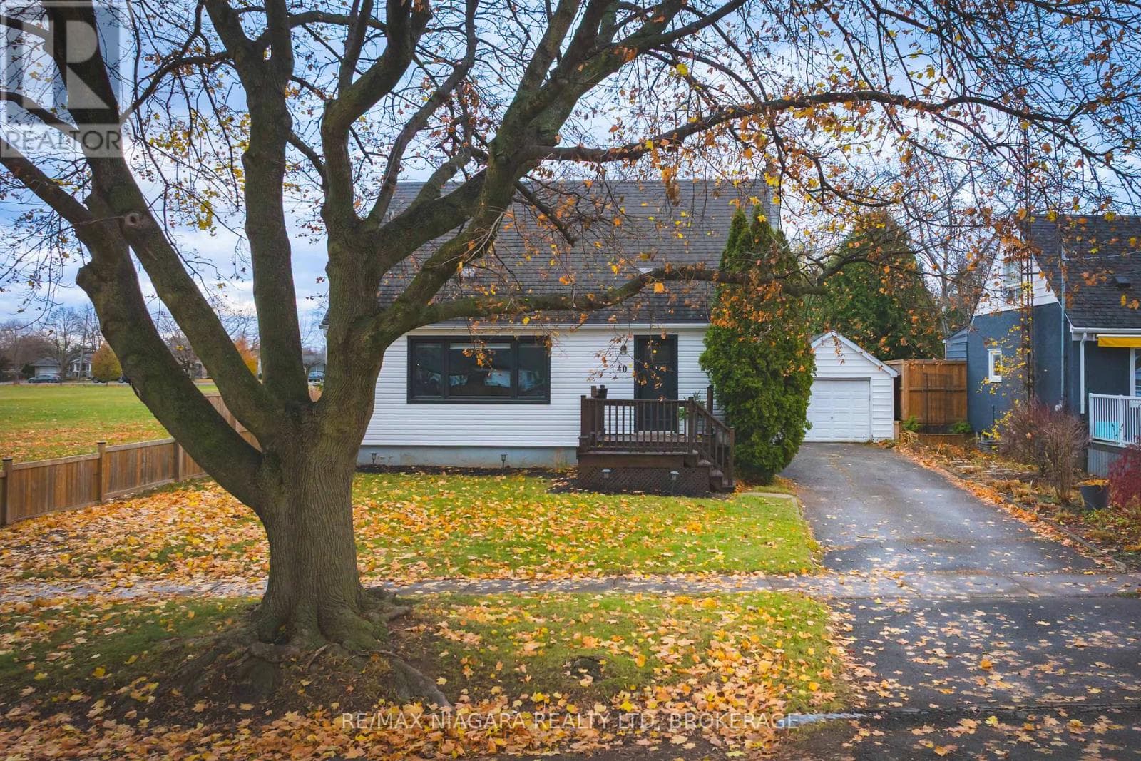 40 MAPLEWOOD DRIVE — St. Catharines (Vine/Linwell), Ontario - Main photo