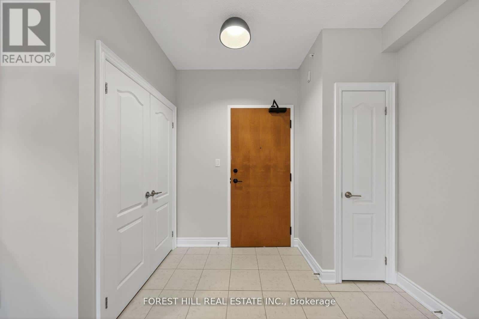 106 - 100 DEAN AVENUE — Barrie (Painswick South), Ontario - Photo 5 of 33