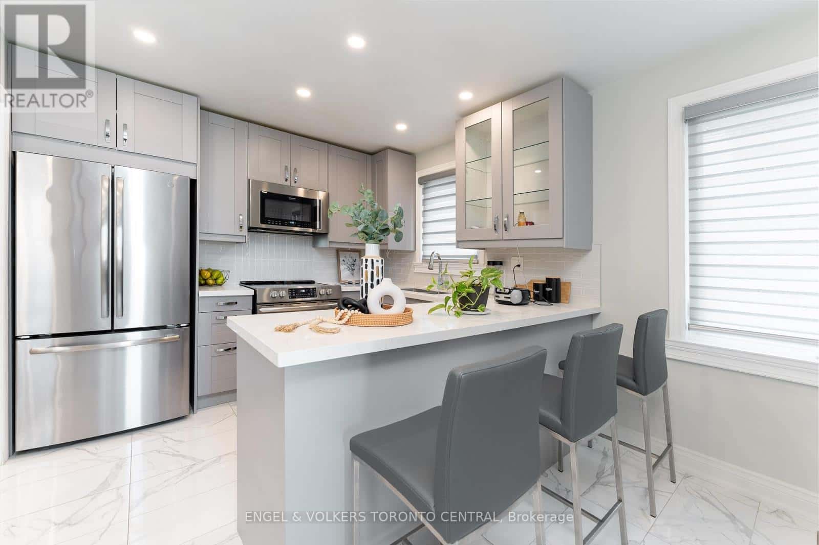 767 PHILLIP MURRAY AVENUE — Oshawa (Lakeview), Ontario - Photo 5 of 39