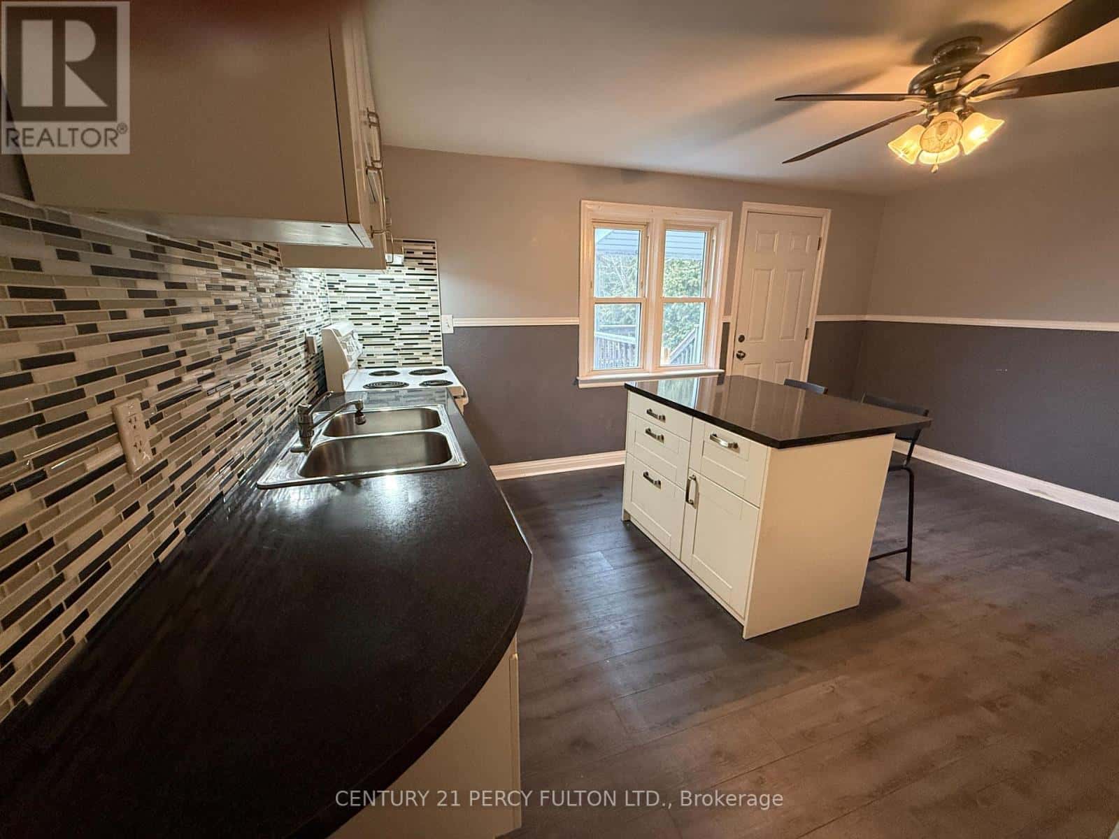 248 TORONTO AVENUE — Oshawa (Central), Ontario - Photo 4 of 12