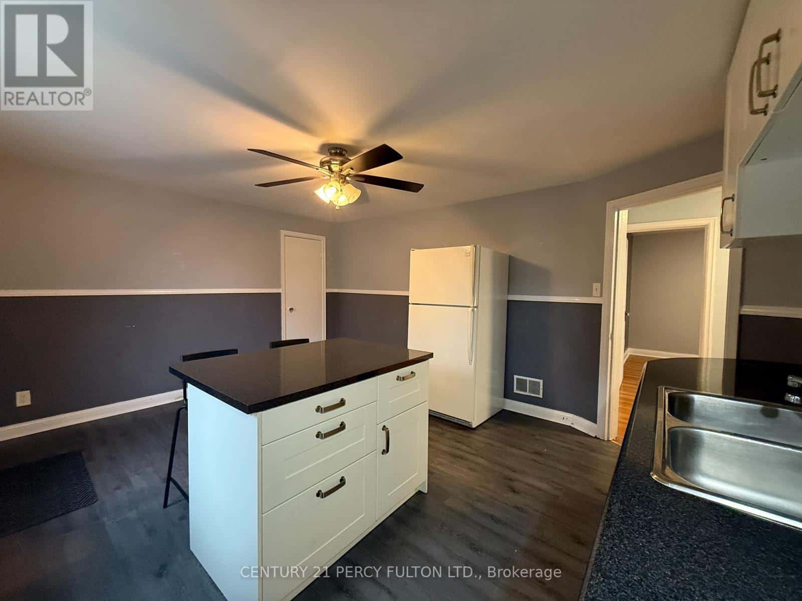 248 TORONTO AVENUE — Oshawa (Central), Ontario - Photo 2 of 12