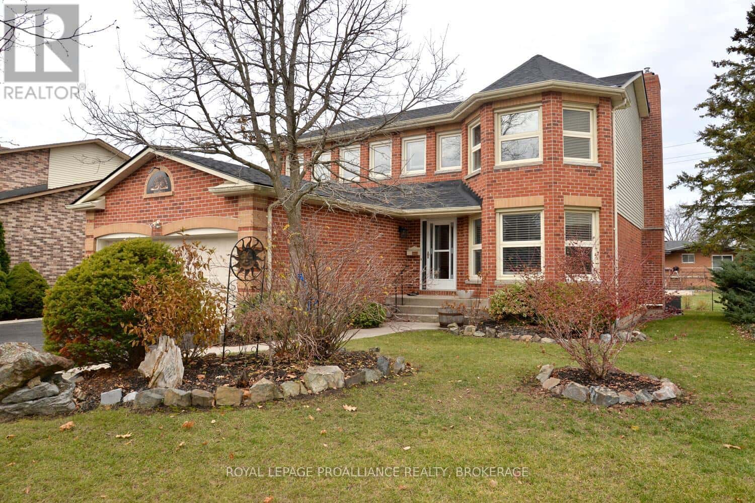 59 GLENCOE CRESCENT — Kingston (West of Sir John A. Blvd), Ontario - Photo 2 of 41