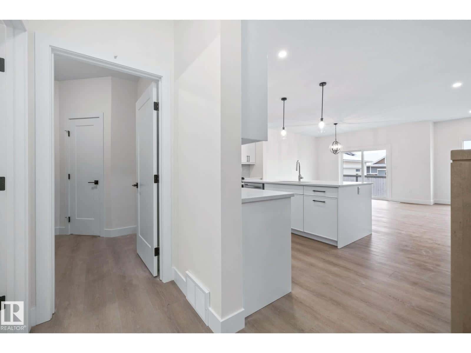 9628 89a street — Morinville, Alberta - Photo 3 of 23