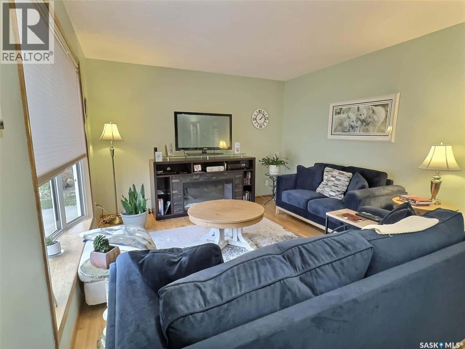 127 McDonald ROAD — Estevan, Saskatchewan - Photo 2 of 34