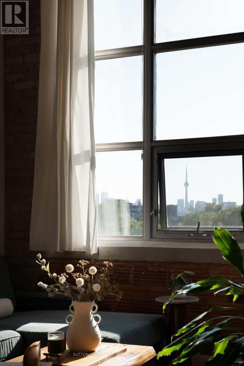 PH5 - 2154 DUNDAS STREET W — Toronto (Roncesvalles), Ontario - Photo 5 of 39