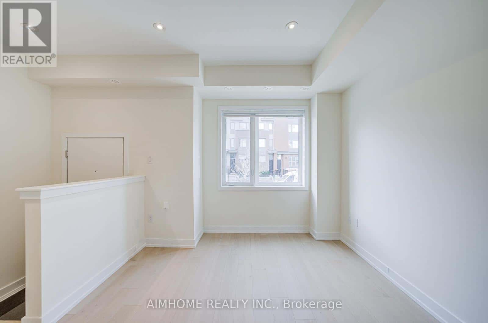 135 FREDERICK TISDALE DRIVE — Toronto (Downsview-Roding-CFB), Ontario - Photo 3 of 48