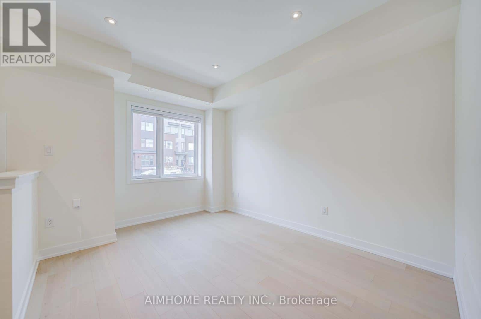 135 FREDERICK TISDALE DRIVE — Toronto (Downsview-Roding-CFB), Ontario - Photo 5 of 48