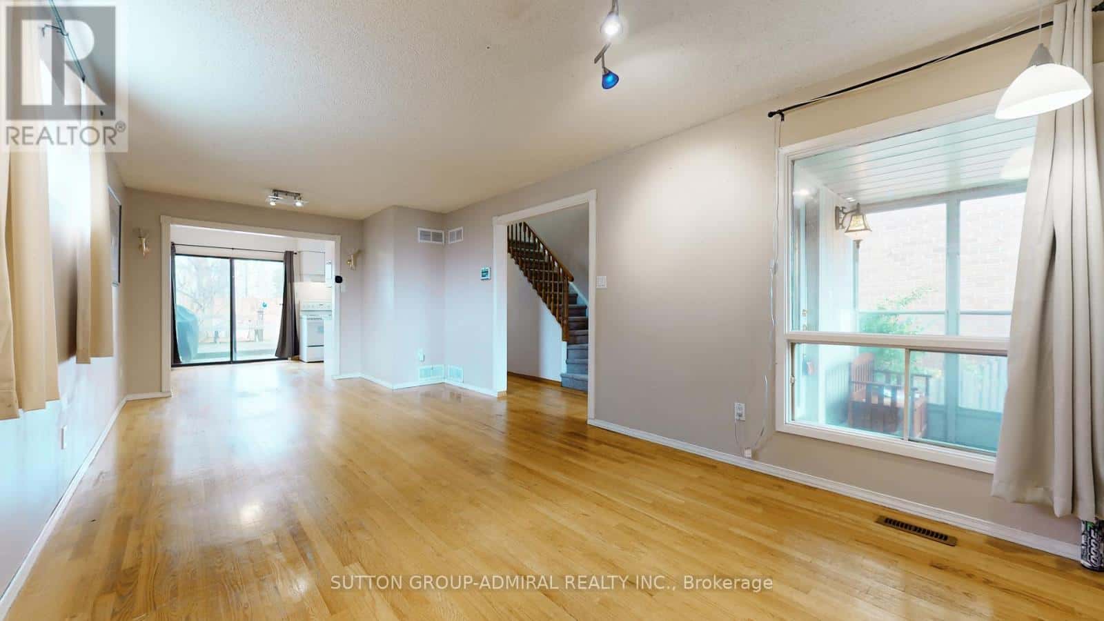 93 PATRICE CRESCENT — Vaughan (Crestwood-Springfarm-Yorkhill), Ontario - Photo 3 of 25