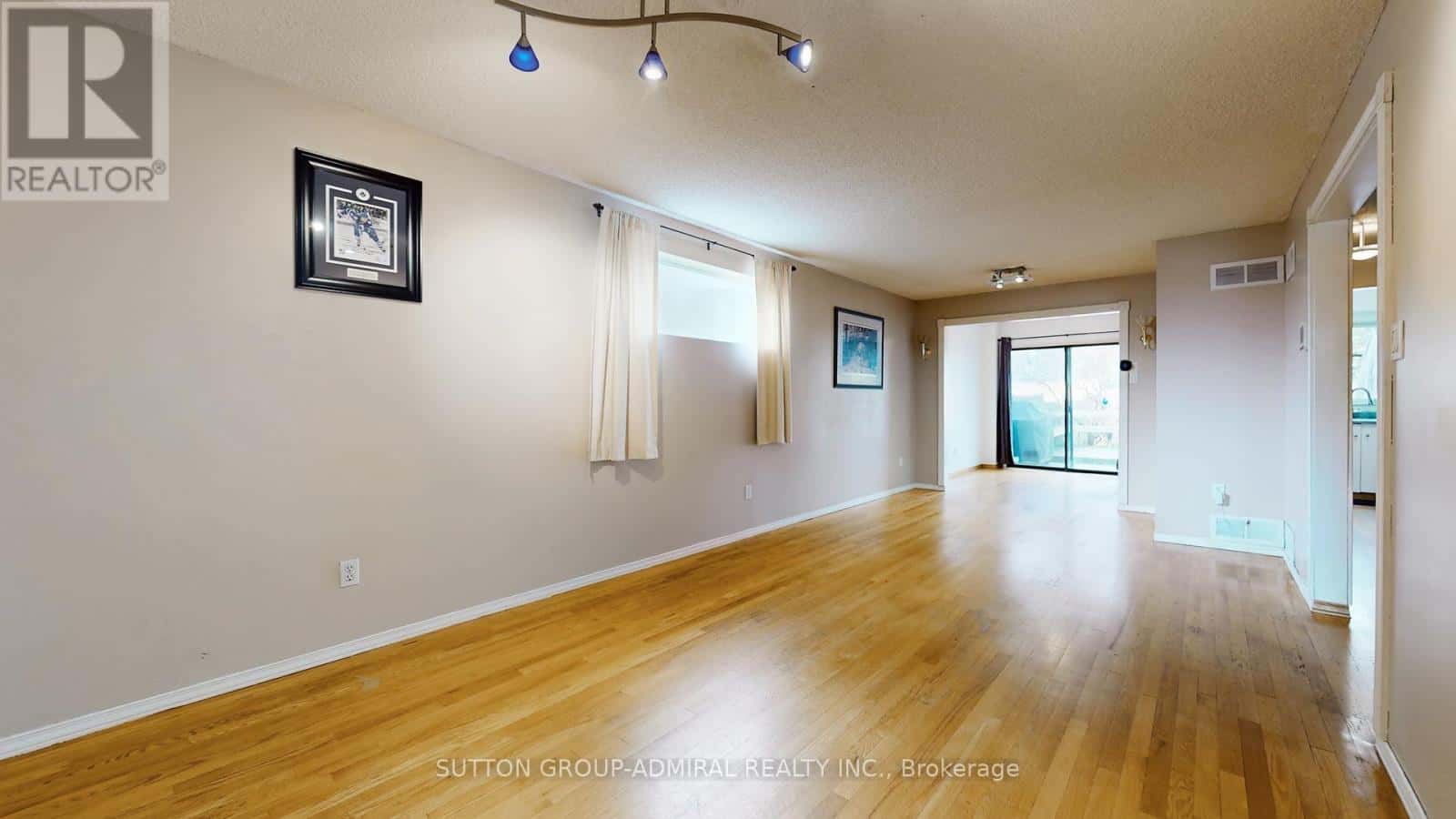 93 PATRICE CRESCENT — Vaughan (Crestwood-Springfarm-Yorkhill), Ontario - Photo 4 of 25