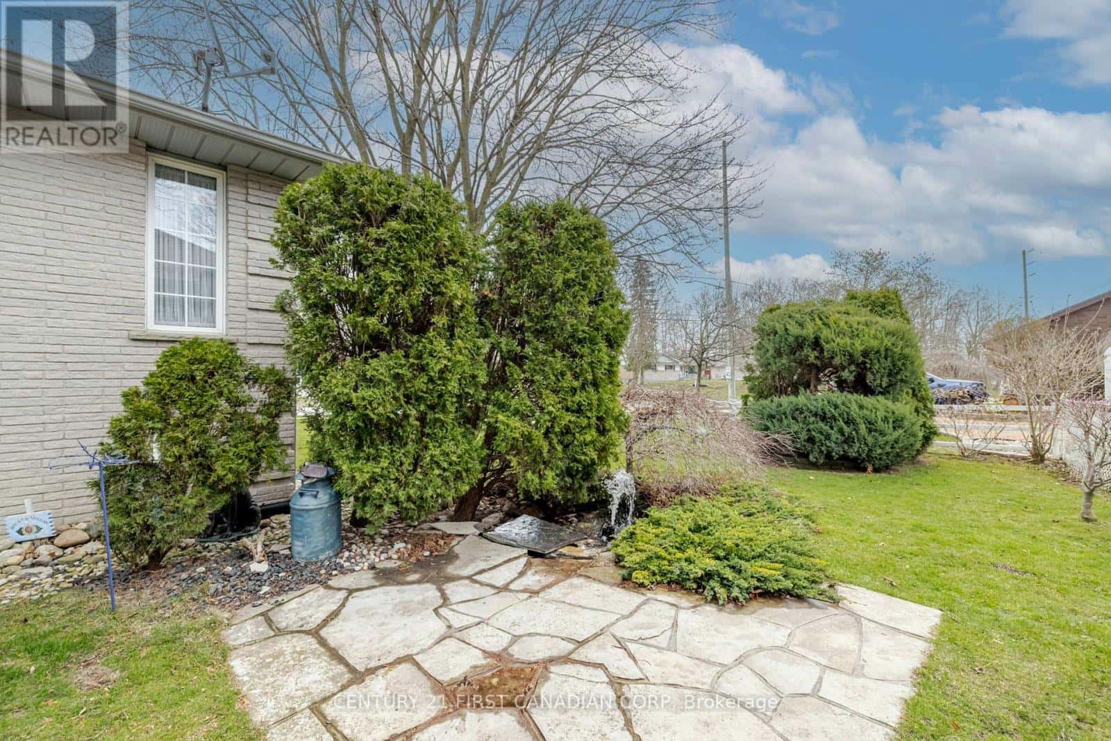 196 HULL ROAD — Strathroy-Caradoc (NE), Ontario - Photo 3 of 42