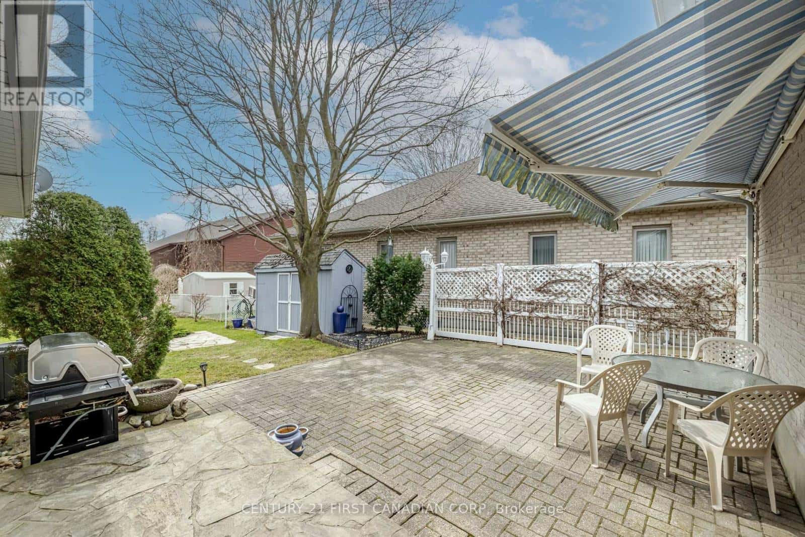 196 HULL ROAD — Strathroy-Caradoc (NE), Ontario - Photo 2 of 42