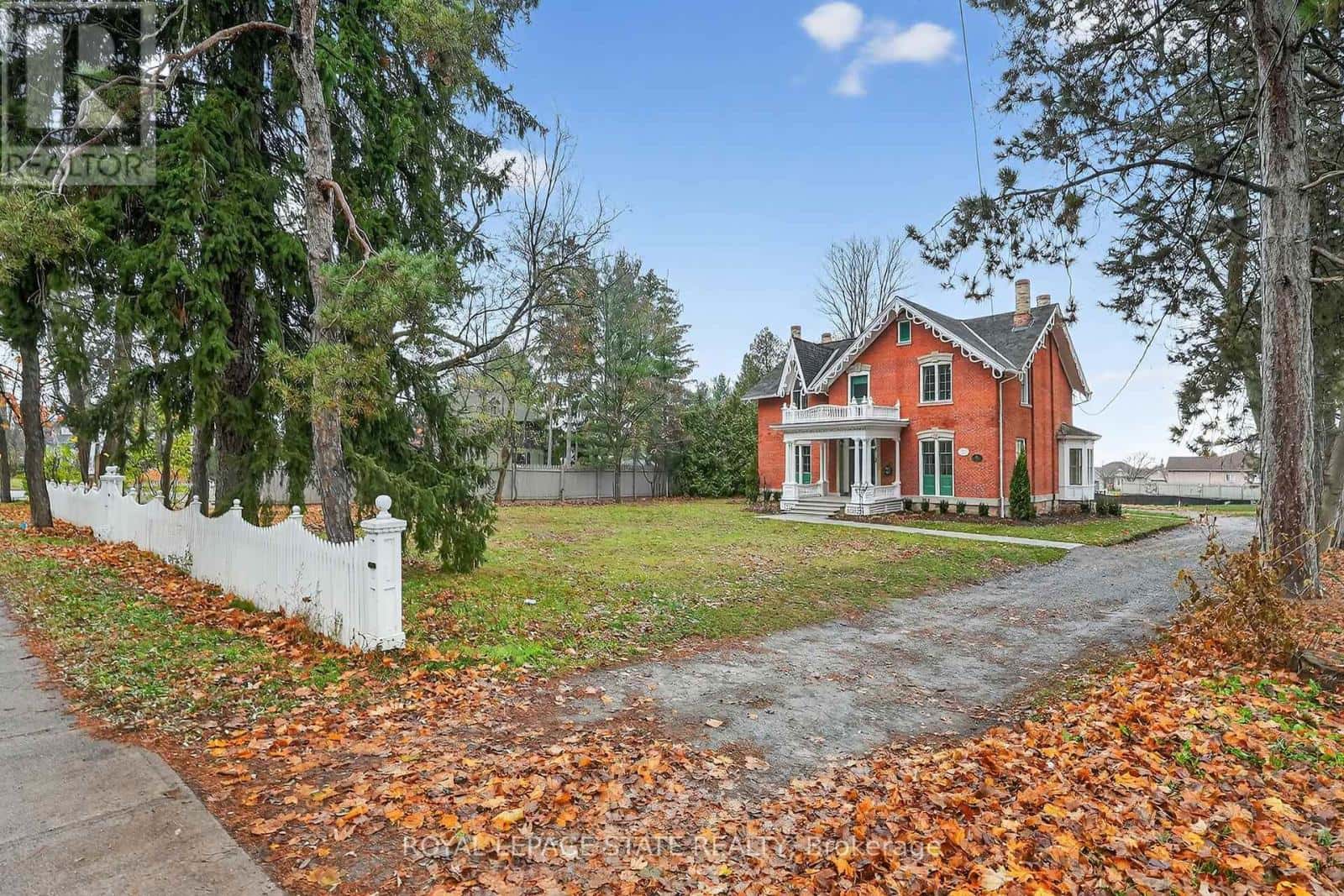 262 MAIN STREET W — Grimsby (Grimsby West), Ontario - Photo 2 of 50