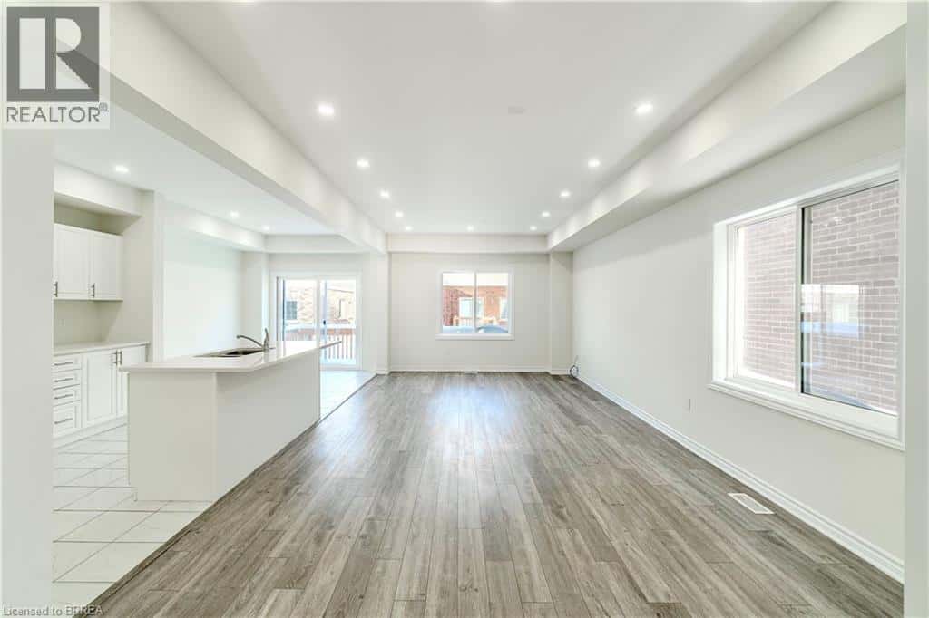 38 HUTCHISON Road — Guelph, Ontario - Photo 5 of 34