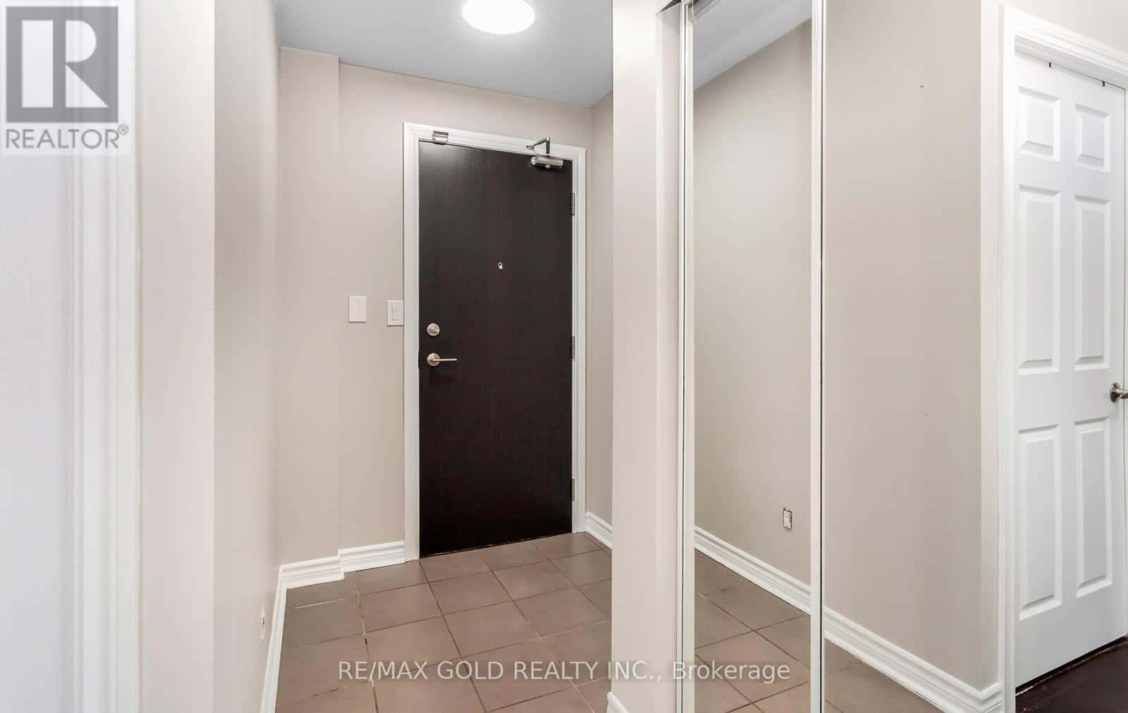 2109 - 3504 HURONTARIO STREET — Mississauga (Fairview), Ontario - Photo 5 of 46