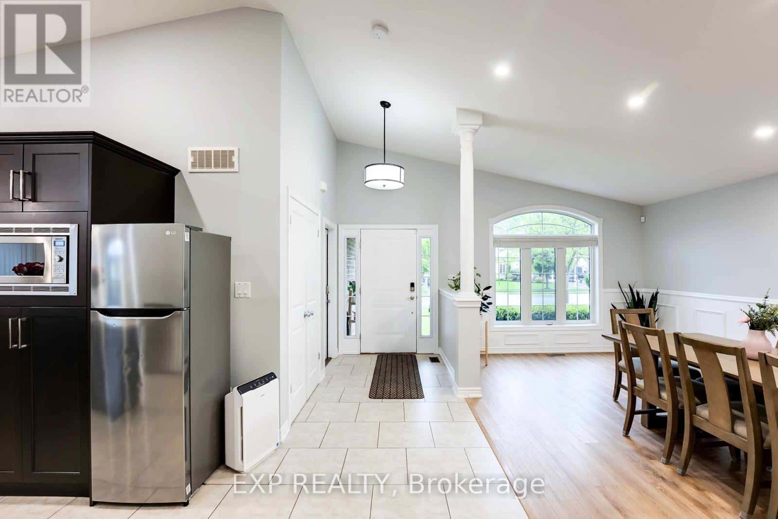 8583 FORESTVIEW BOULEVARD — Niagara Falls (Forestview), Ontario - Photo 4 of 39