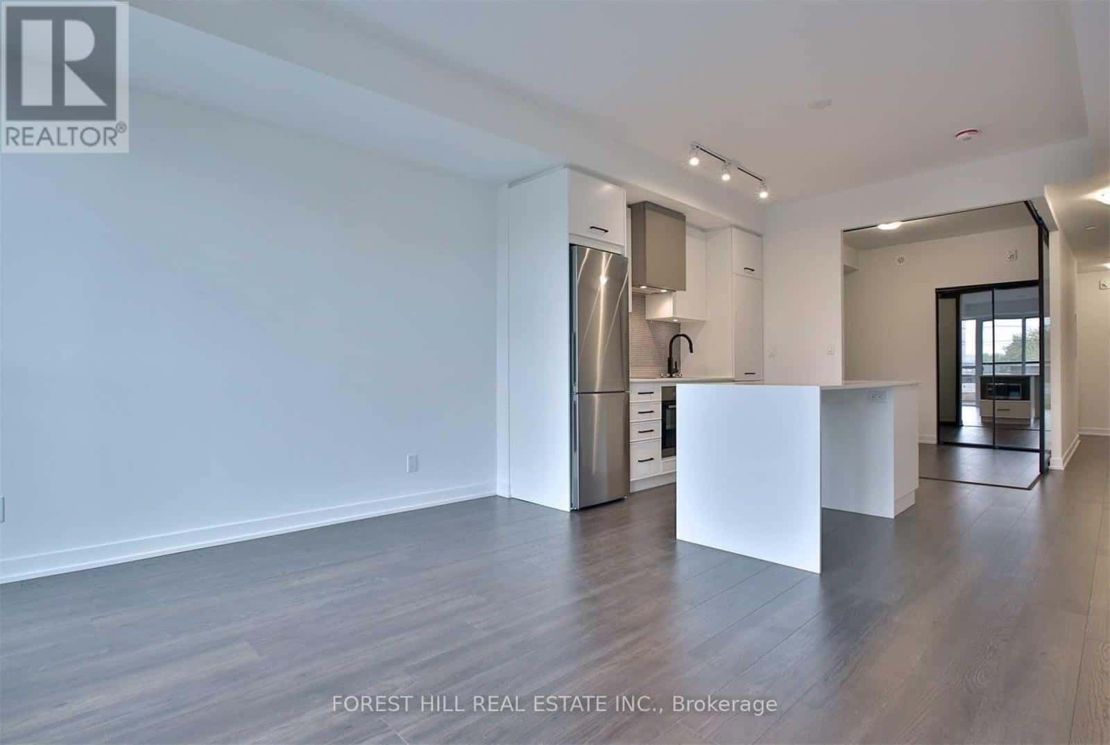 402 - 899 QUEEN STREET E — Toronto (South Riverdale), Ontario - Photo 4 of 20