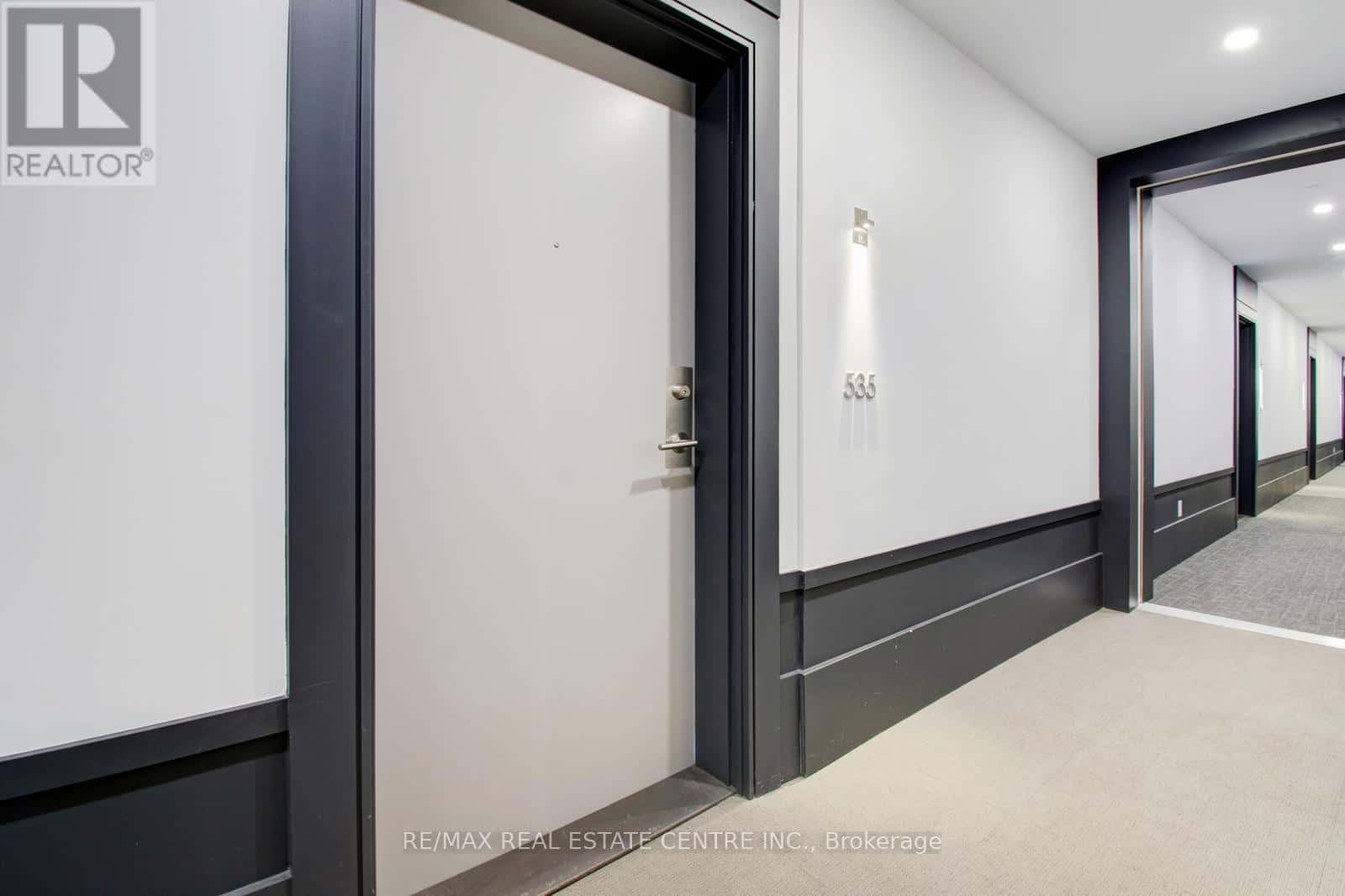 535 - 16 CONCORD PLACE — Grimsby (Grimsby Beach), Ontario - Photo 4 of 34