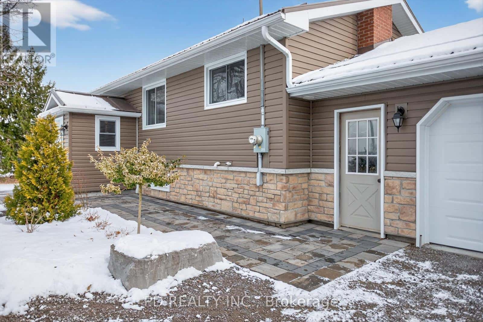 308 CROSS CREEK ROAD — Kawartha Lakes (Ops), Ontario - Photo 4 of 50