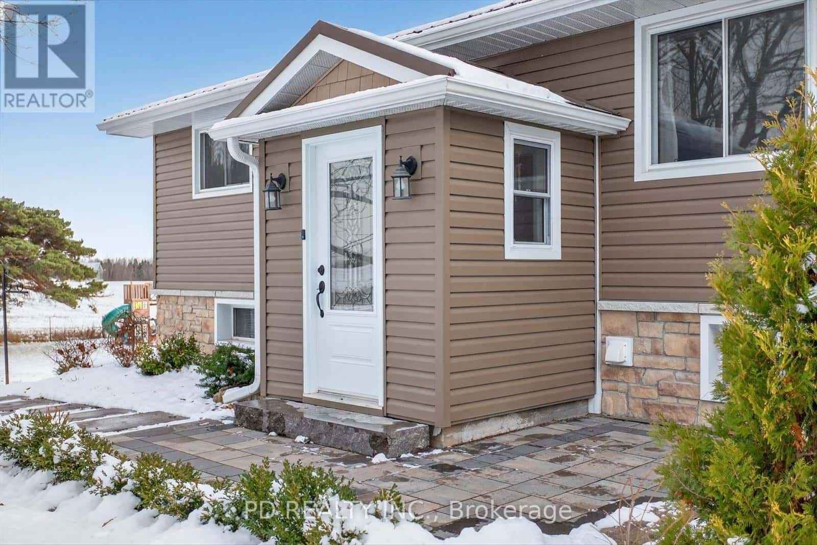 308 CROSS CREEK ROAD — Kawartha Lakes (Ops), Ontario - Photo 5 of 50