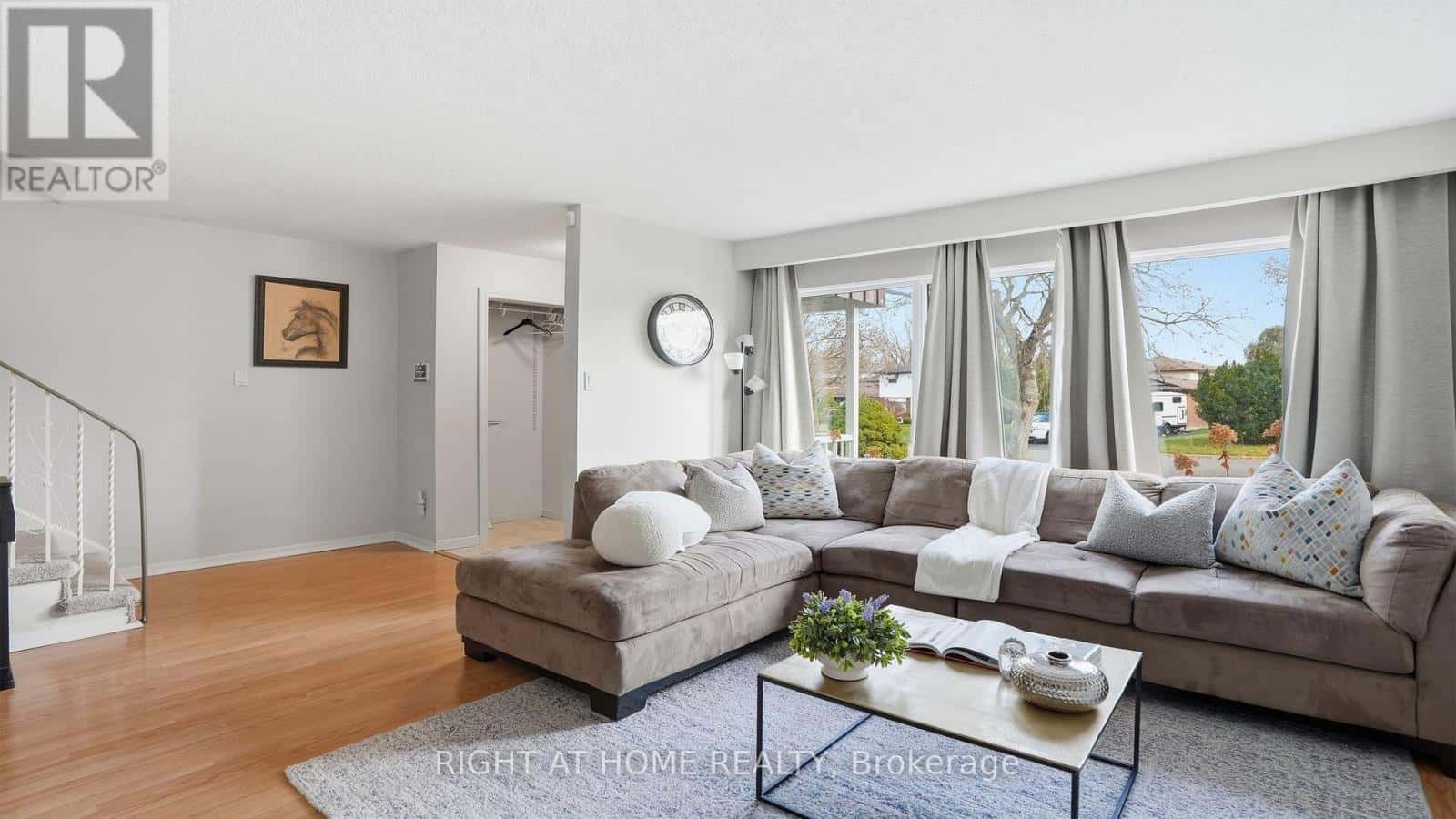 408 CAMELOT COURT — Oshawa (Eastdale), Ontario - Photo 3 of 29