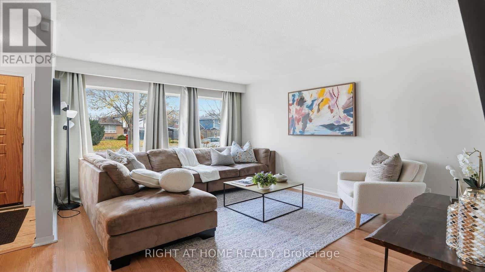 408 CAMELOT COURT — Oshawa (Eastdale), Ontario - Photo 4 of 29