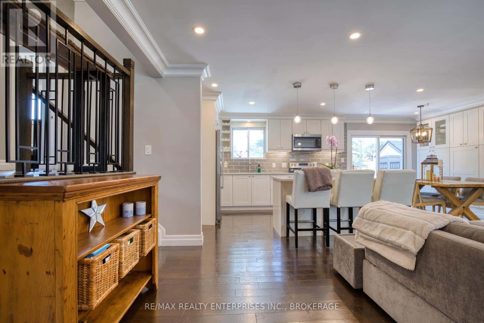 20 KAREN CRESCENT — Grimsby (Grimsby Beach), Ontario - Photo 5 of 47