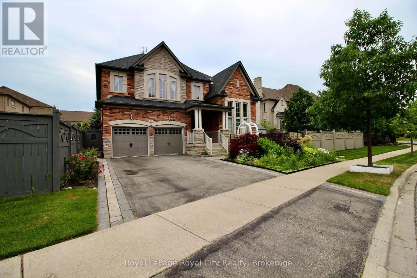 39 DALMENY DRIVE — Brampton (Credit Valley), Ontario - Photo 2 of 49