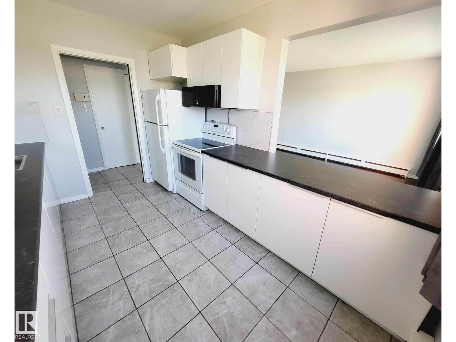 #8 6103 98 AV NW - Photo 3 of 29, Edmonton, Alberta