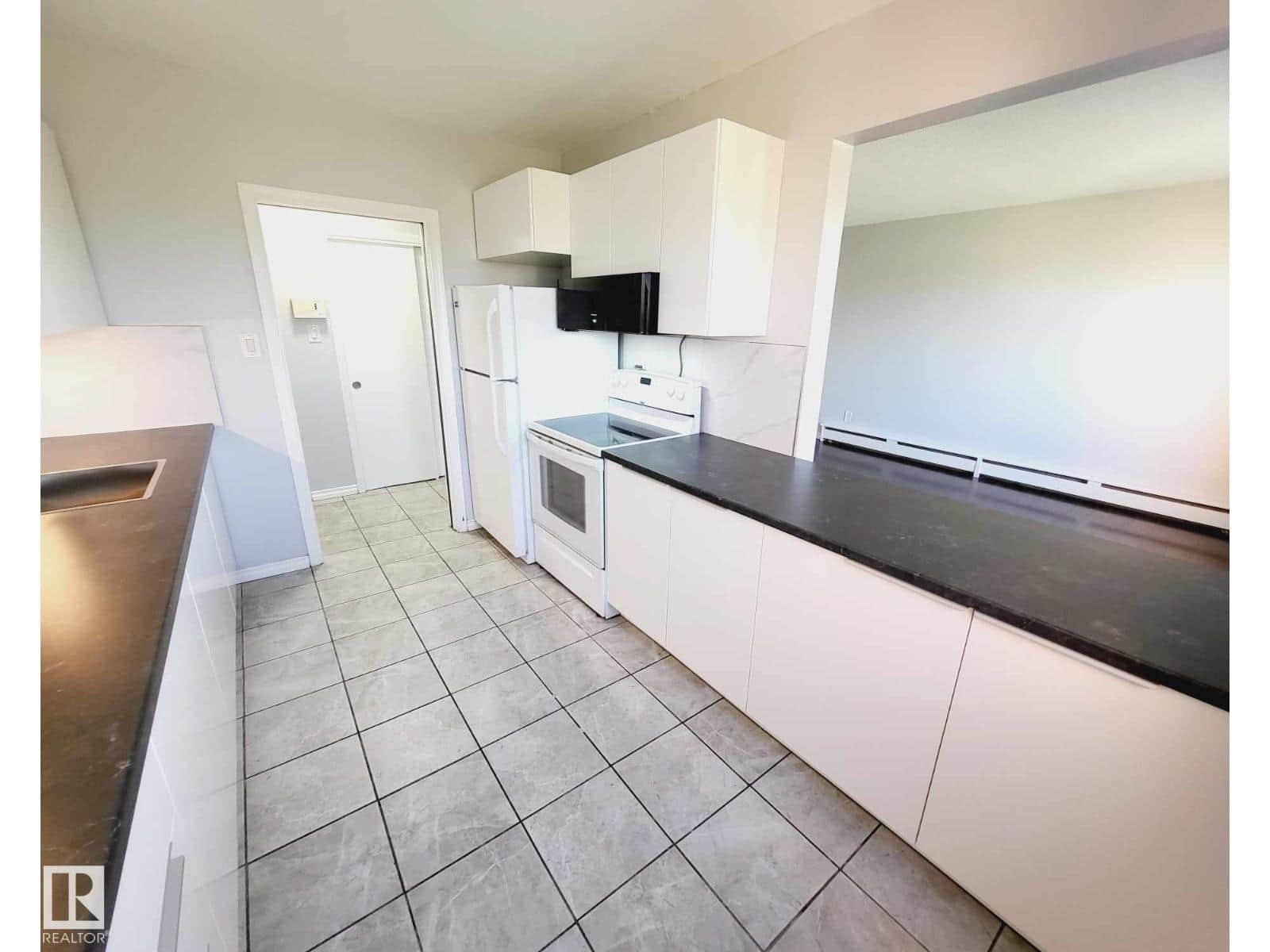 #8 6103 98 AV NW - Photo 4 of 29, Edmonton, Alberta