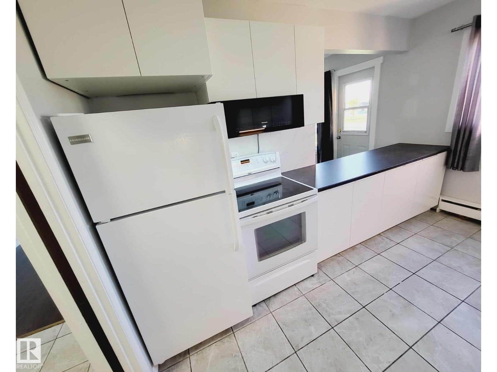 #8 6103 98 AV NW - Photo 5 of 29, Edmonton, Alberta