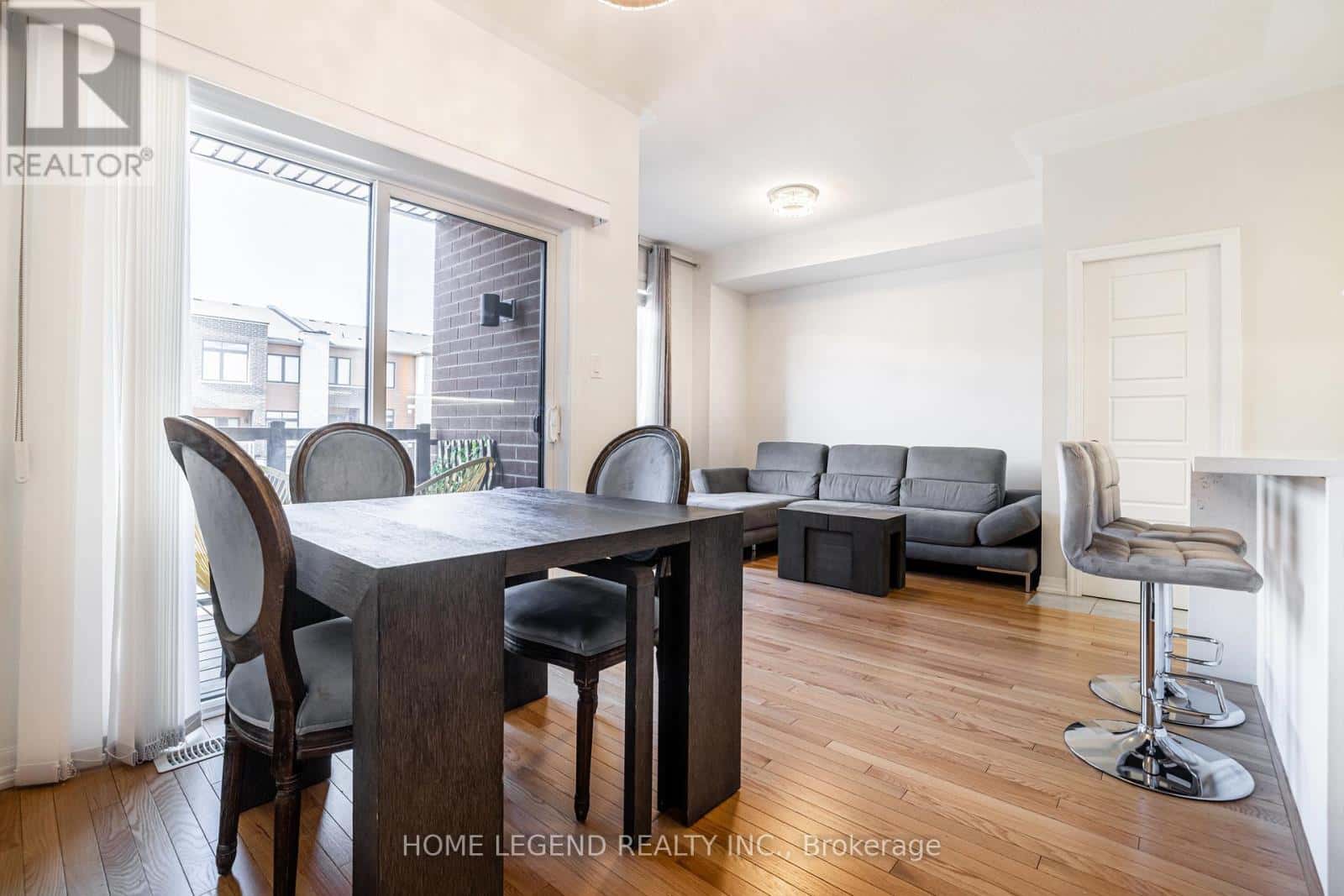 123 BRAVO LANE — Newmarket (Woodland Hill), Ontario - Photo 2 of 18