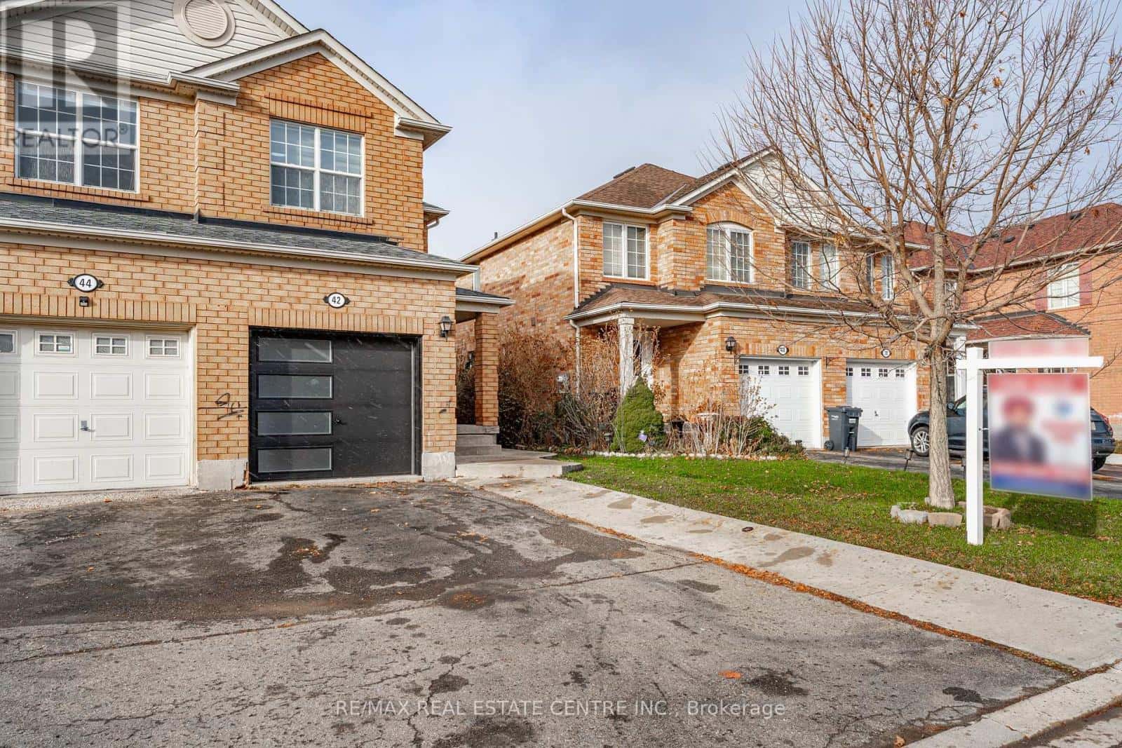 42 BRUNSWICK STREET — Brampton (Fletcher's Meadow), Ontario - Photo 2 of 39