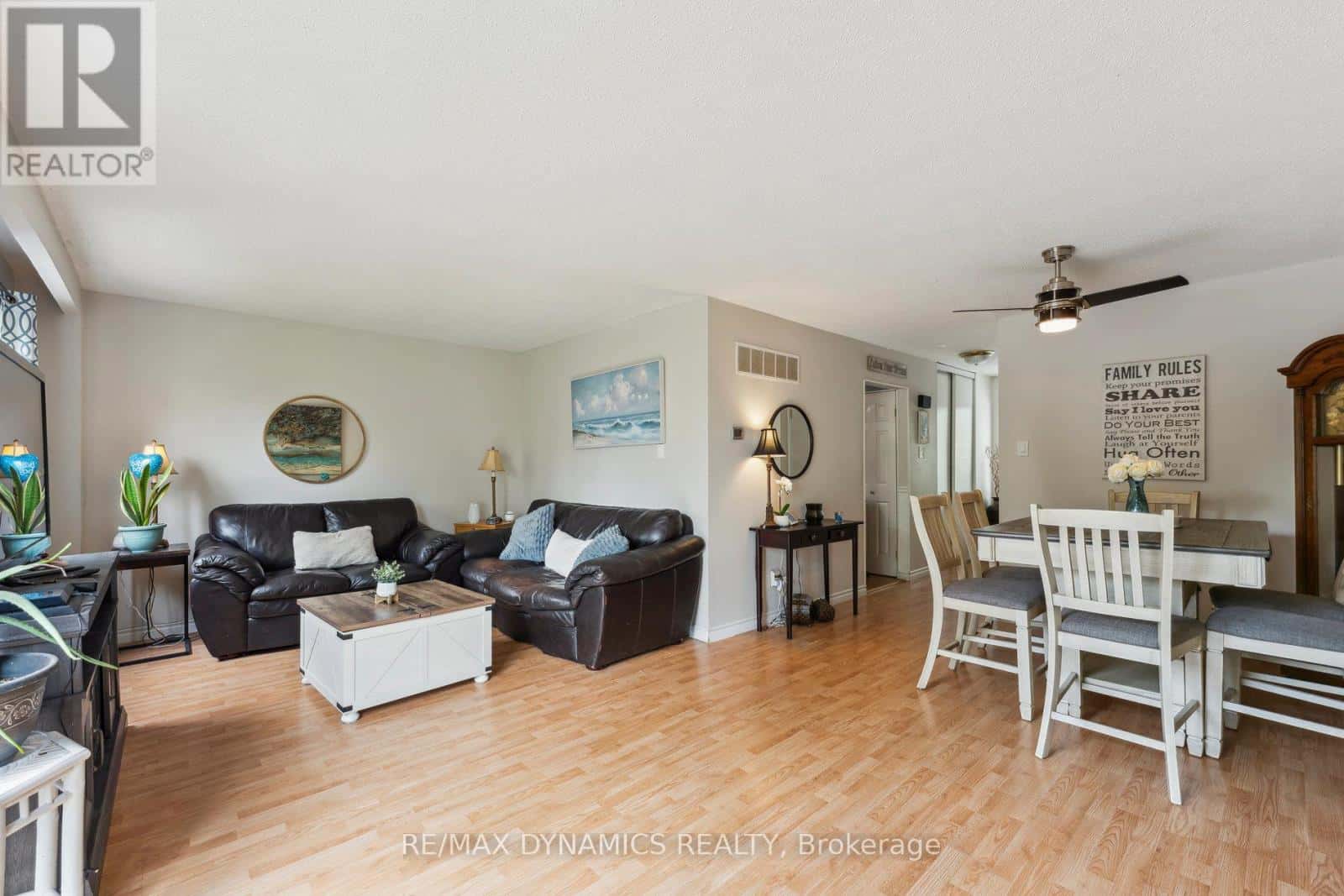 82 LYNDEN CIRCLE — Halton Hills (Georgetown), Ontario - Photo 3 of 21