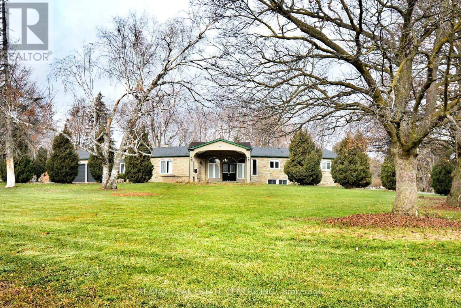 20 CRESCENT HILL DRIVE N — Brampton (Central Park), Ontario - Photo 2 of 31