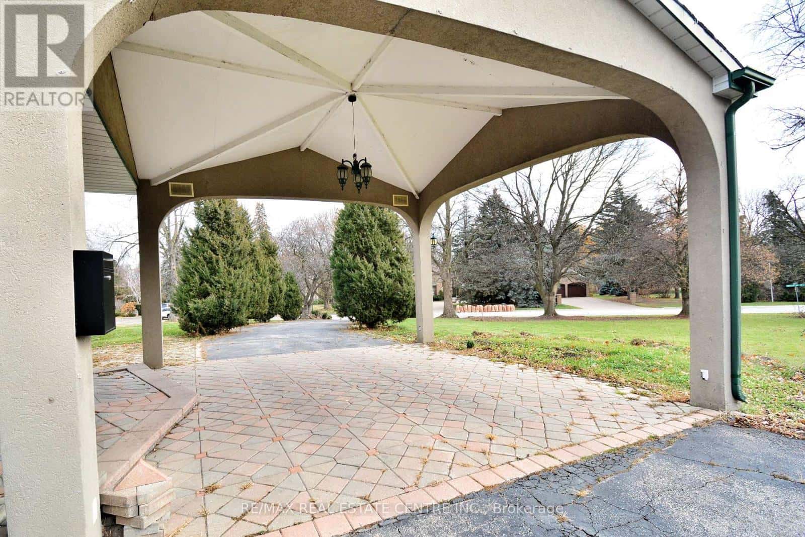 20 CRESCENT HILL DRIVE N — Brampton (Central Park), Ontario - Photo 5 of 31