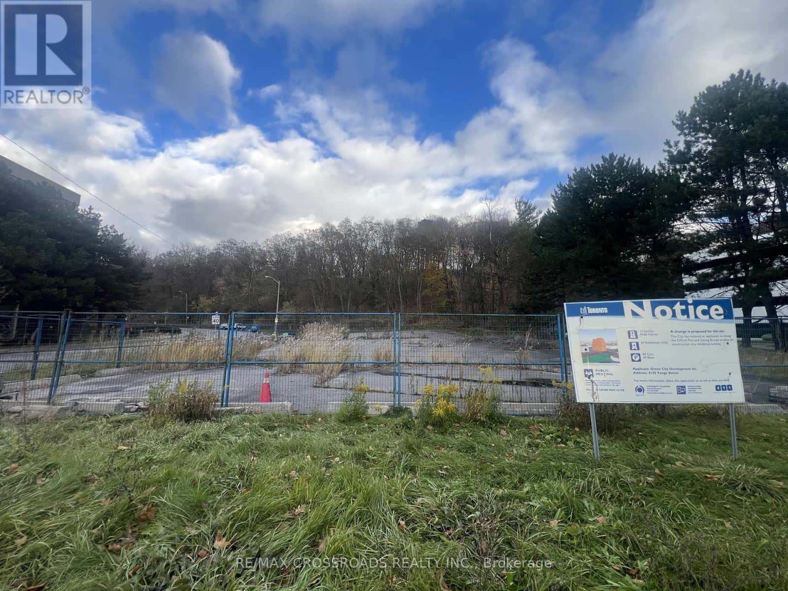 4155 YONGE STREET — Toronto (St. Andrew-Windfields), Ontario - Photo 2 of 9