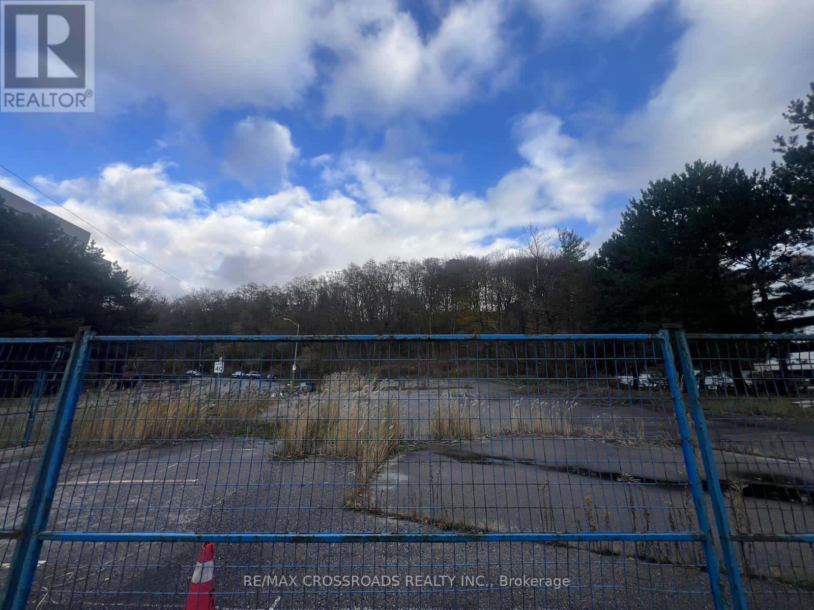 4155 YONGE STREET — Toronto (St. Andrew-Windfields), Ontario - Photo 4 of 9