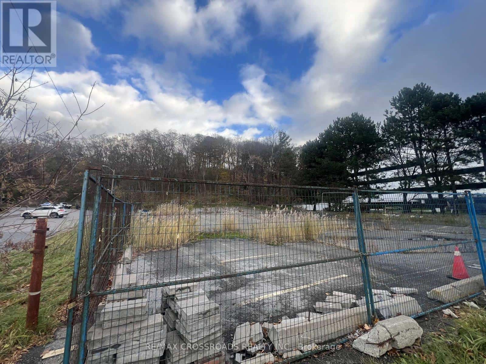 4155 YONGE STREET — Toronto (St. Andrew-Windfields), Ontario - Photo 5 of 9