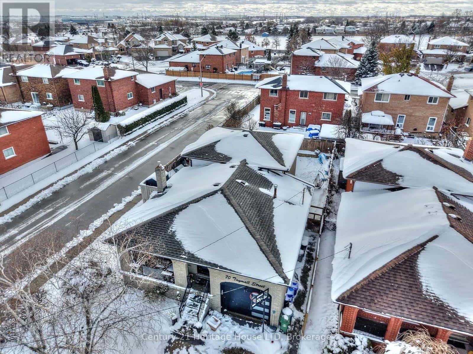 70 TAYMALL STREET — Hamilton (Templemead), Ontario - Photo 2 of 39