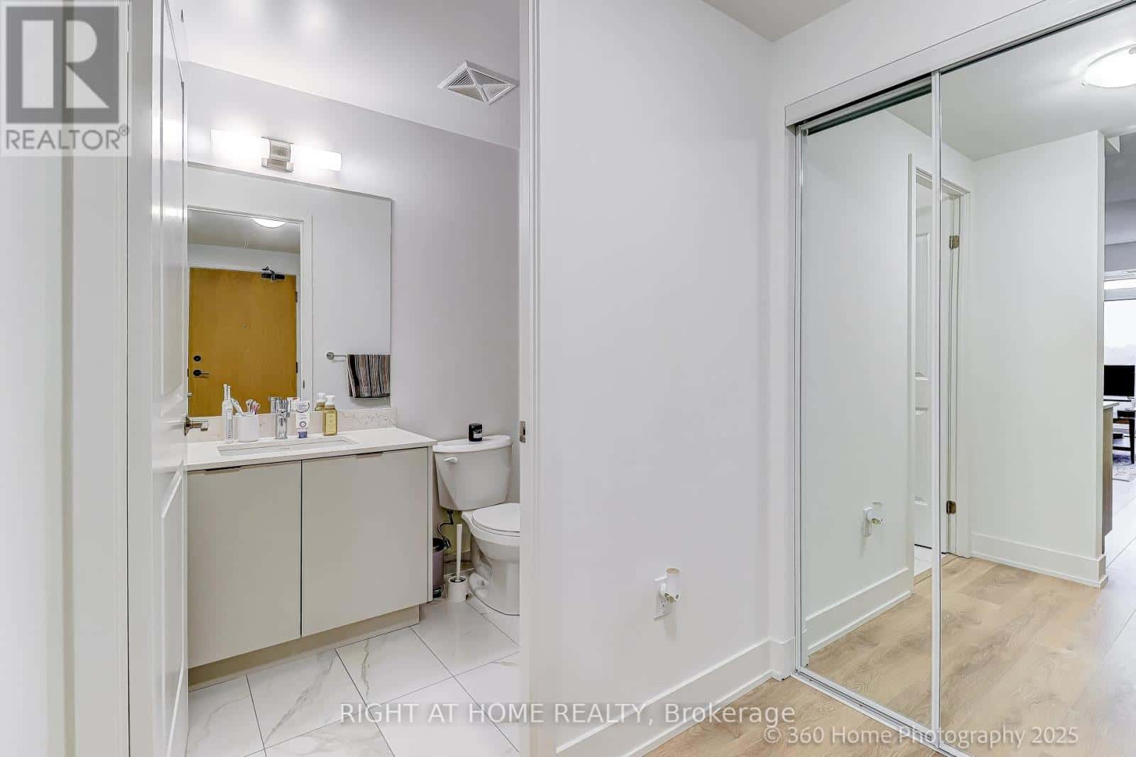 605 - 202 BURNHAMTHORPE ROAD E — Mississauga (Mississauga Valleys), Ontario - Photo 5 of 47