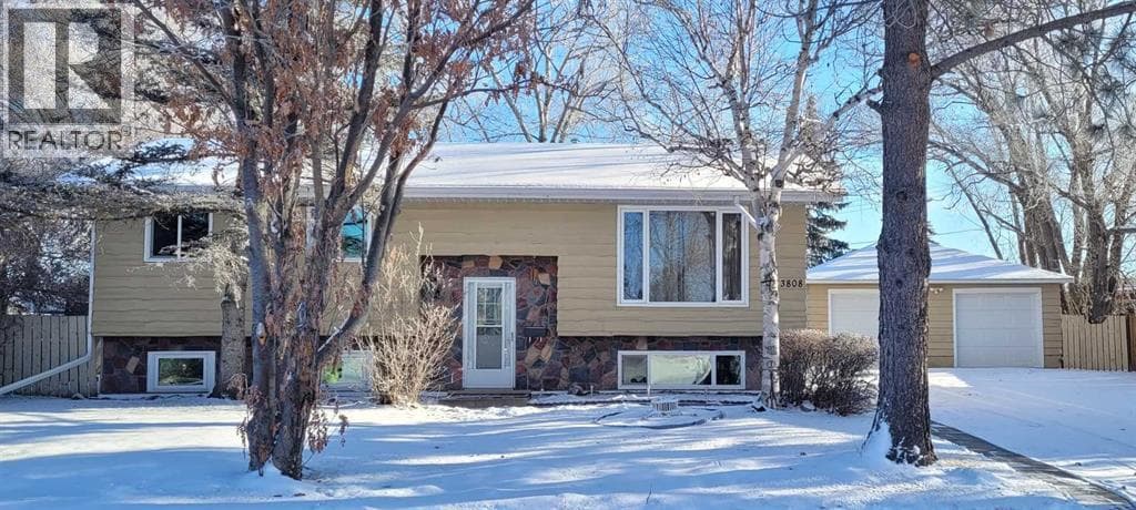 3808 49 A Avenue — Innisfail, Alberta - Main photo