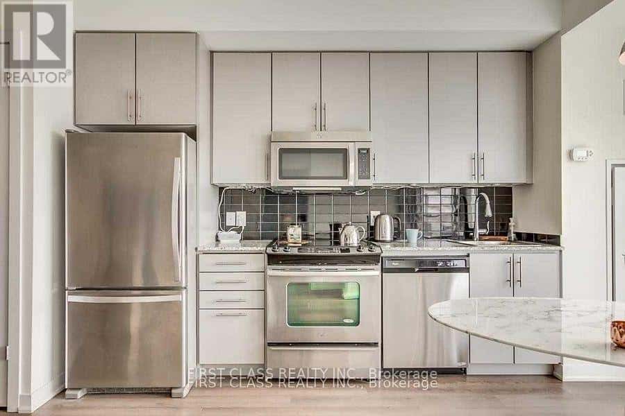 606 - 60 BERWICK AVENUE — Toronto (Yonge-Eglinton), Ontario - Photo 2 of 6